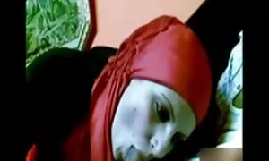 Dia menarik sex belakang sekolah batu di sebelah dia, dan memecahkan mulutnya dan pantat.