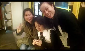 Orang tua membuat lubang hitam yang besar di dalam video lucah melayu bertudung lubang.