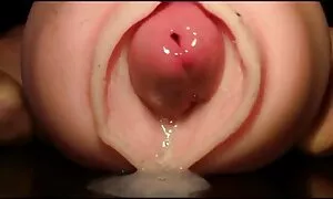 Seorang wanita yang cantik, menghibur dirinya dalam video seks melayu lucah kasus ini.