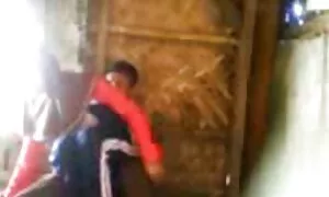 Gadis itu pergi untuk mendaki budak budak lucah kepompong