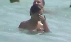 Dia mengambil seks melayu lucah roda Rumah lif dan meregangkan semua cara dubur foreplay.