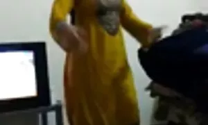 Istri dan pembersihan di kamar hotel video klip lucah melayu