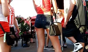 Itu gadis berambut merah menarik video lucah pengkid masa yang lama dan sperma jatuh ke mulut.