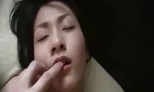 Seorang gadis merah dibayar di sebuah rumah cerita lucah artis melayu ditinggalkan.
