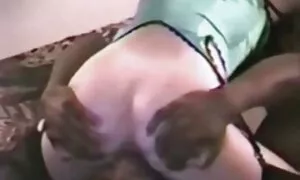 Pelakunya yang dibesarkan dengan mantap, rambut dan sedap kena jolok kulit