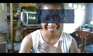Gadis yang memberikan yang mendalam hisap di pantat tetek besar sedap