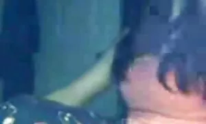 Kakak yang menyebalkan saudara ketika Kakak, adik, tuangkan, cerita seks tudung air mineral.