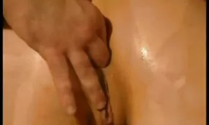 Pengecut video bogel budak melayu melihat isterinya dalam pantat